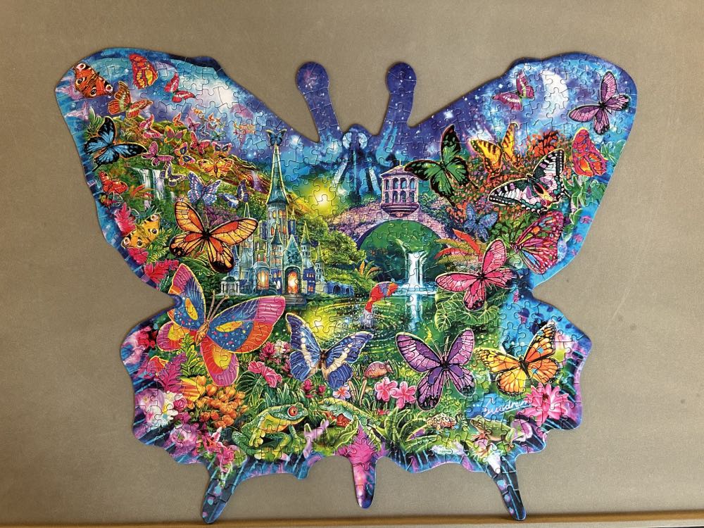 Butterfly Shapes - Ceaco puzzle collectible [Barcode 021081241373] - Main Image 2
