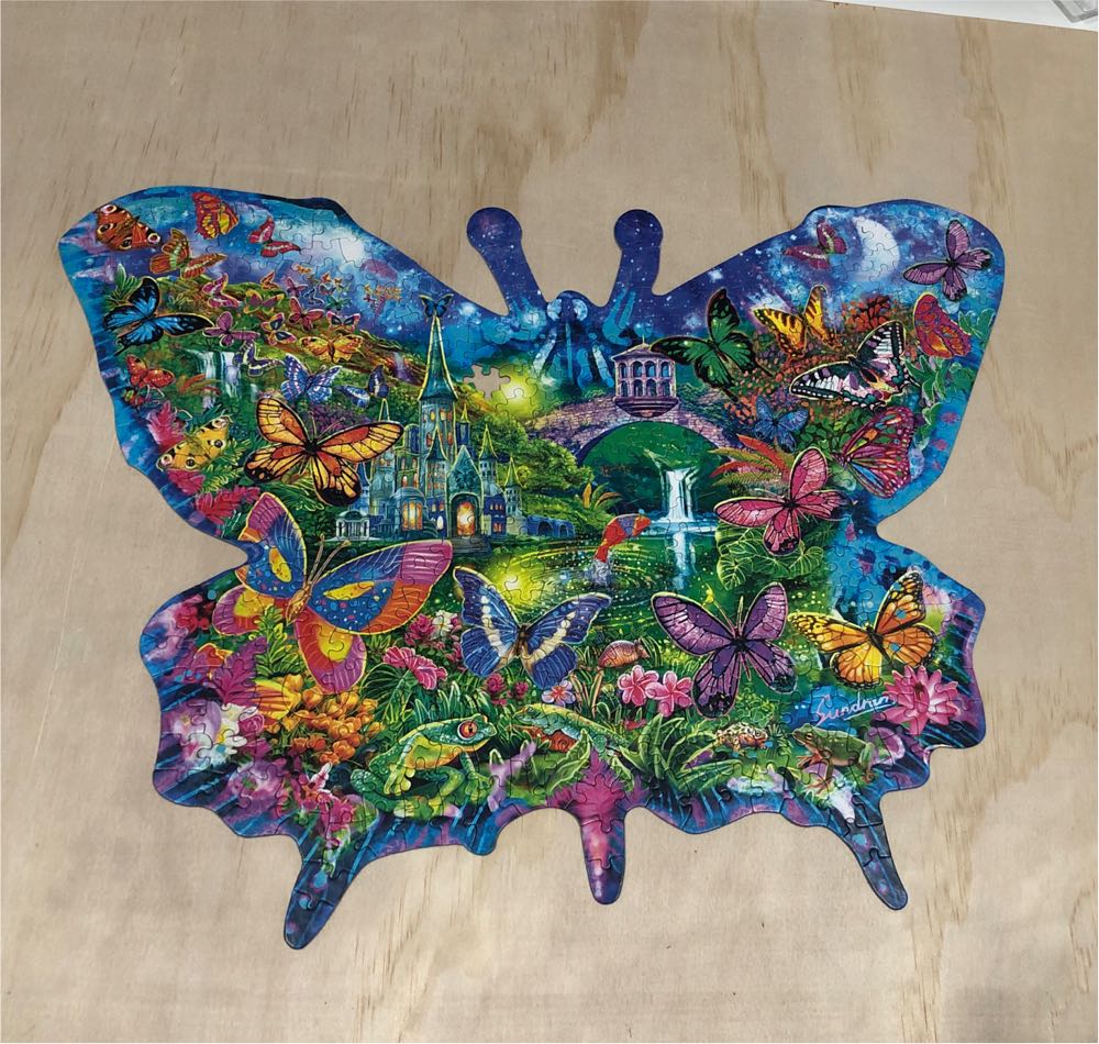 Butterfly Shapes - Ceaco puzzle collectible [Barcode 021081241373] - Main Image 3
