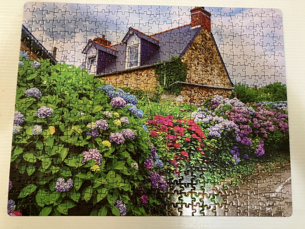 Colourful Hydrangea - Cardinal puzzle collectible [Barcode 778988540732] - Main Image 2