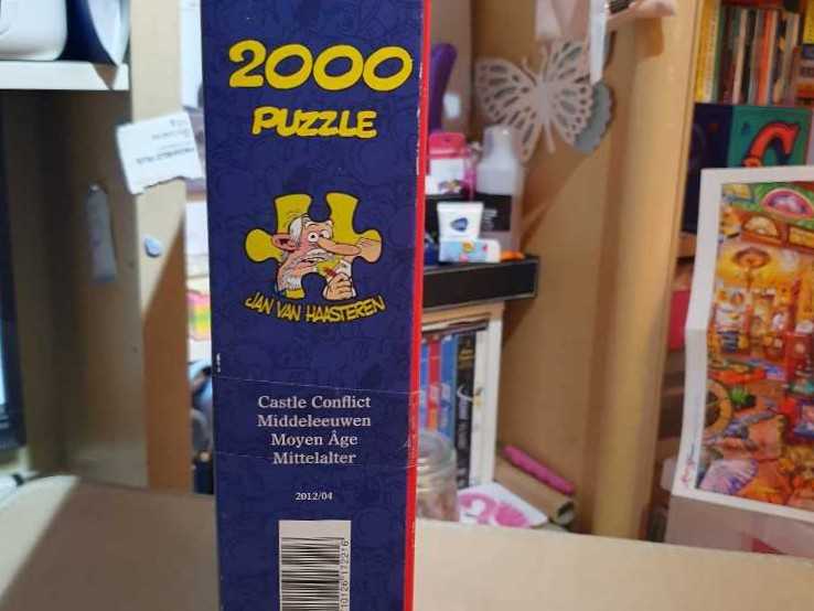 Castle Conflict - Jumbo puzzle collectible - Main Image 2