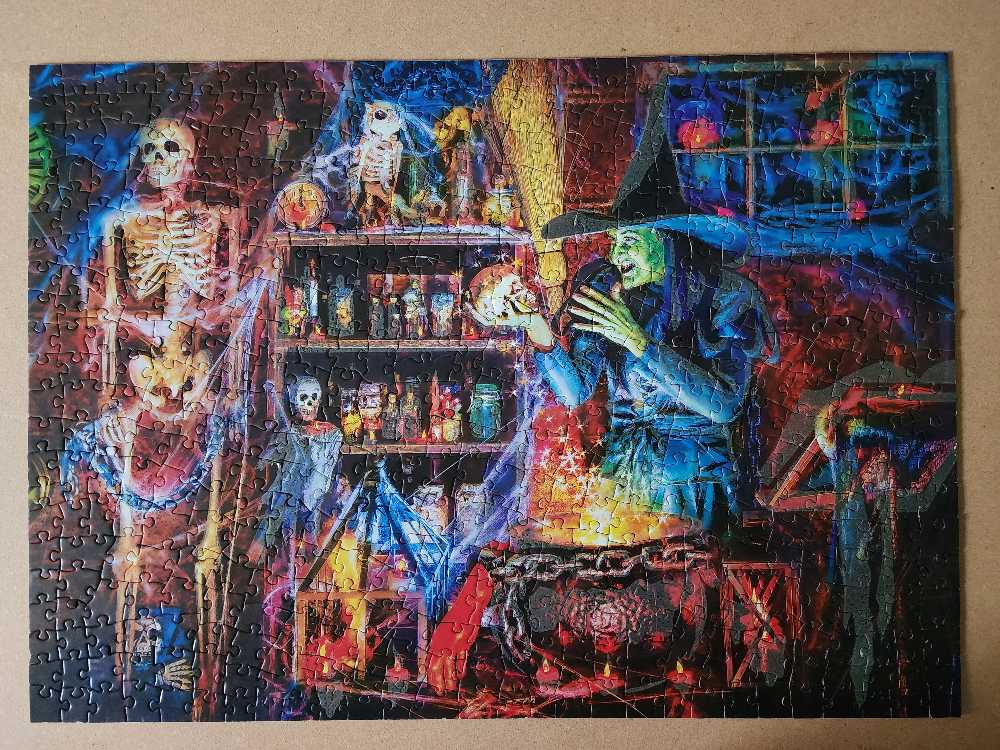  On a Scary Night In October - MasterPieces puzzle collectible [Barcode 705988322716] - Main Image 3