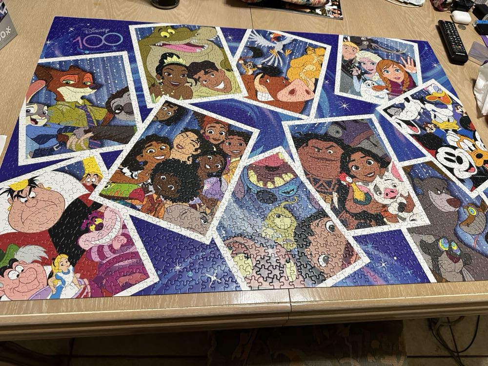 Disney Selfies -  Ceaco puzzle collectible [Barcode 021081350846] - Main Image 3