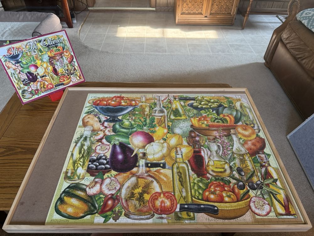 Olio Di Olivia - White Mountain puzzle collectible [Barcode 724819254163] - Main Image 3