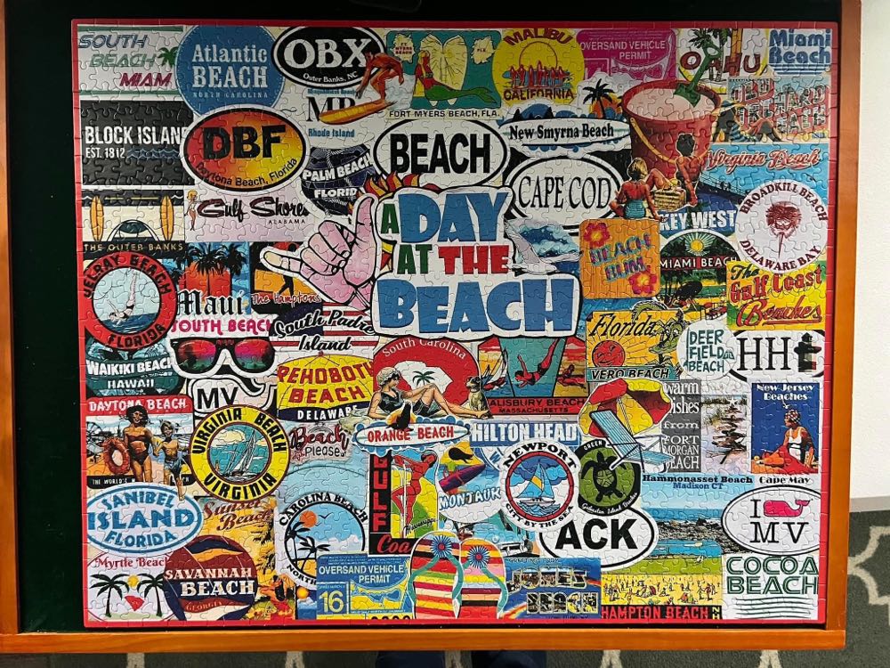 A Day At The Beach - White Mountain puzzle collectible [Barcode 724819261888] - Main Image 2