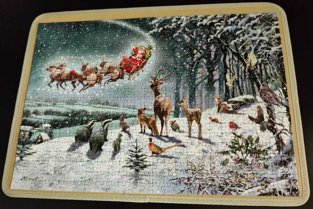 Magical Christmas - Otter House puzzle collectible [Barcode 5017680054235] - Main Image 2