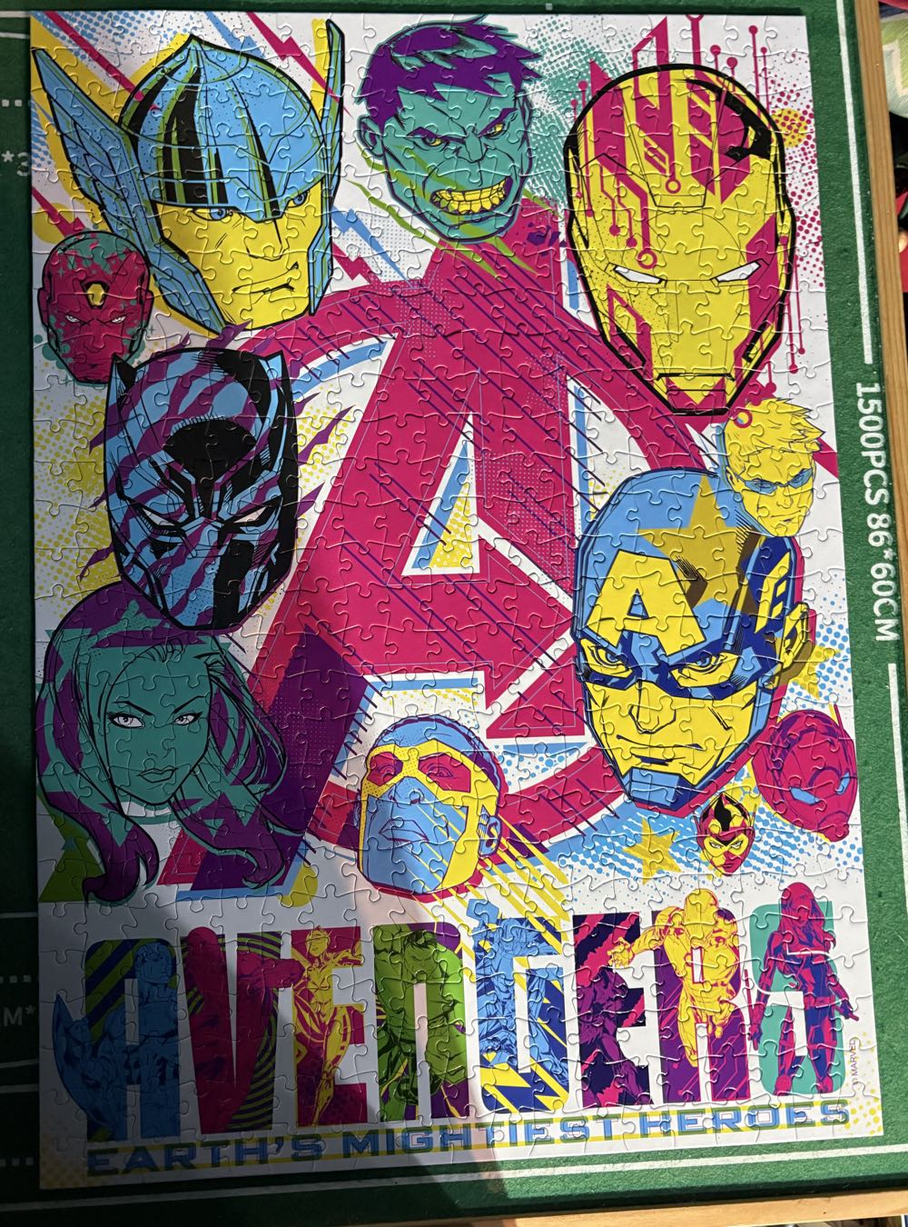 Marvel 3234: Avengers - Buffalo Games puzzle collectible [Barcode 079346032341] - Main Image 3