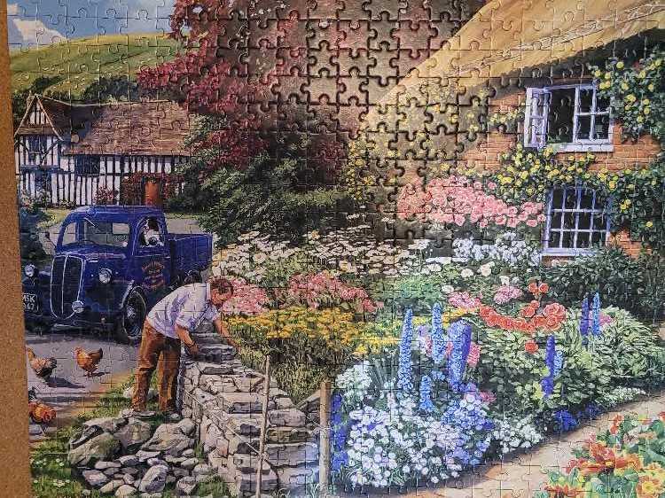 Cottage In Bloom - Corner Piece puzzle collectible [Barcode 5052089303713] - Main Image 2