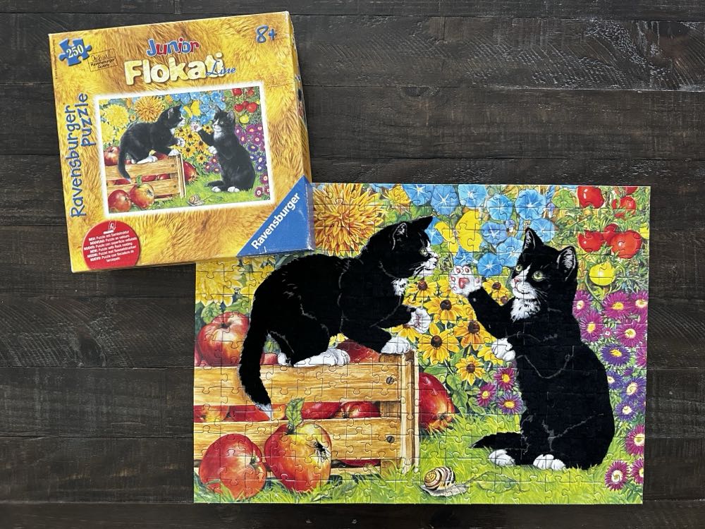 Junior Flokati - Playful Kittens - Ravensburger puzzle collectible [Barcode 4005556128532] - Main Image 3