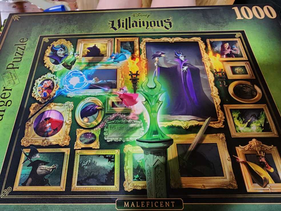 Disney Villainous - Maleficent - Ravensburger puzzle collectible - Main Image 1
