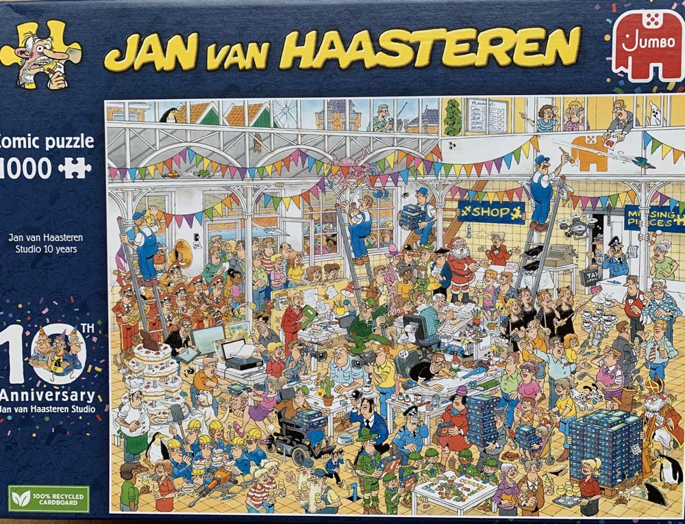 Jan Van Haasteren Studio 10 Years - Jumbo puzzle collectible [Barcode 8710126000281] - Main Image 2