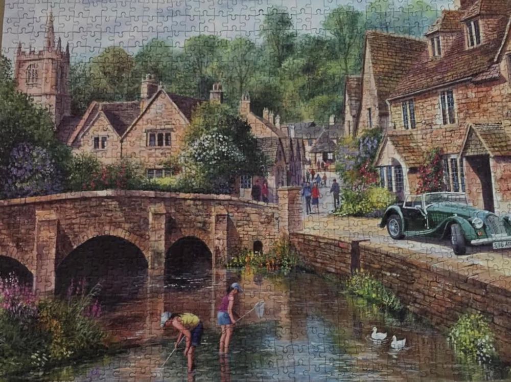 Castle Combe - Gibsons puzzle collectible [Barcode 8723120607066] - Main Image 3
