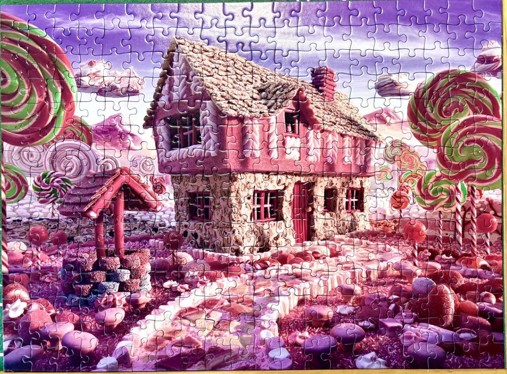 Candy Cottage • - Ravensburger puzzle collectible [Barcode 4005556131945] - Main Image 3