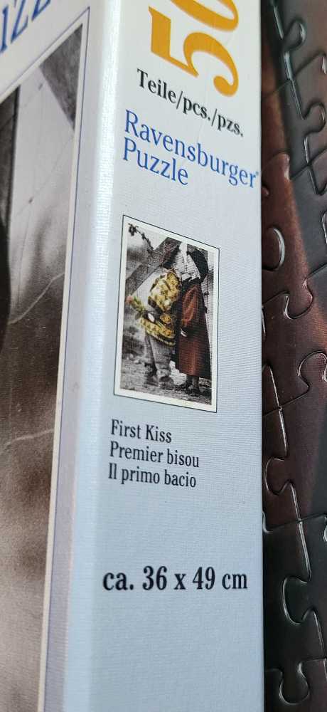 First Kiss - Ravensburger 🇩🇪 puzzle collectible [Barcode 4005556141845] - Main Image 3