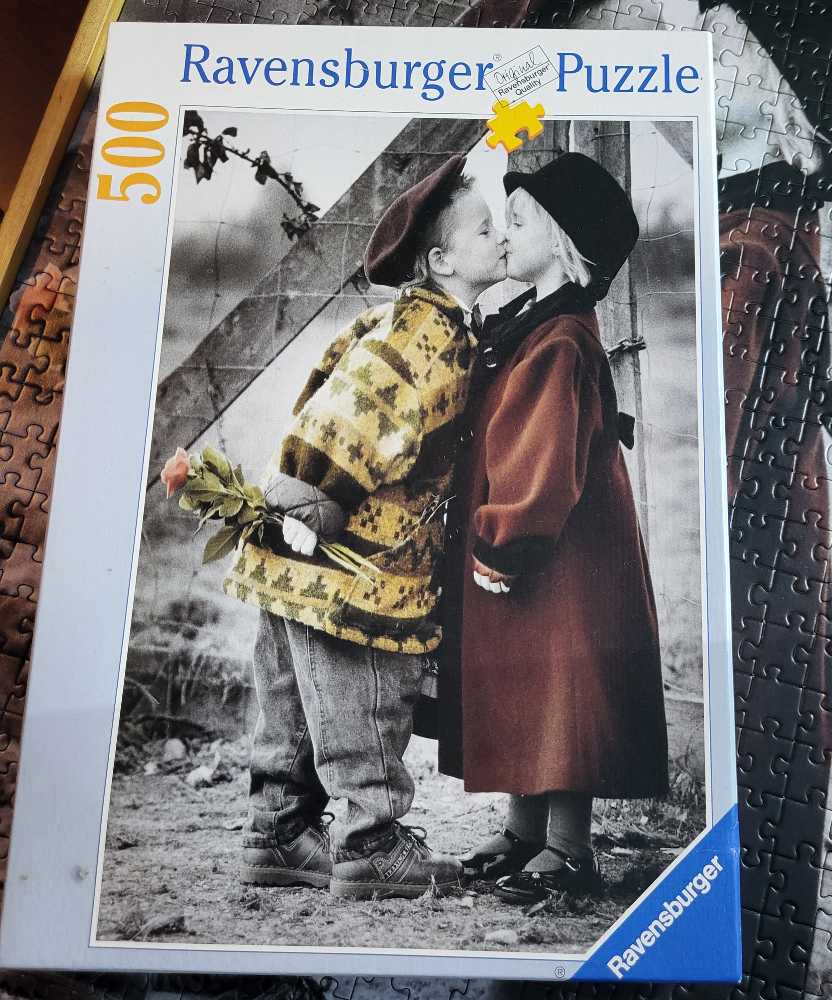 First Kiss - Ravensburger 🇩🇪 puzzle collectible [Barcode 4005556141845] - Main Image 4