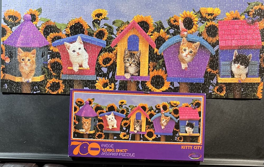 Kitty City 🧩 - Ceaco puzzle collectible [Barcode 021081029001] - Main Image 3