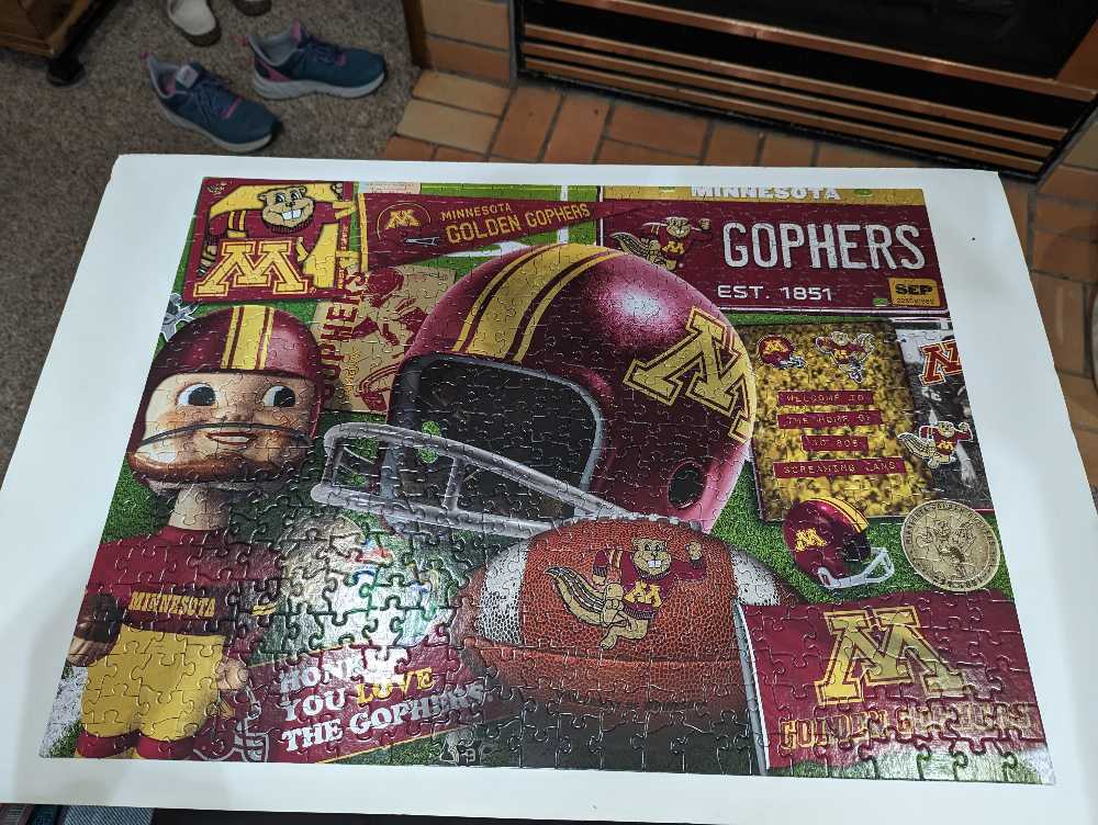 Minnesota Golden Gophers Football 500pc 24x18 Ofcl Lic Colgte Prd New  puzzle collectible [Barcode 810030950400] - Main Image 2
