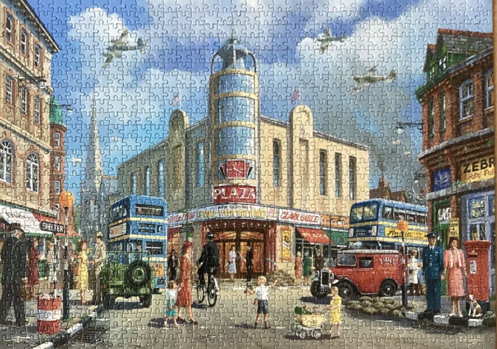 Now Showing - Gibsons puzzle collectible [Barcode 5012269061017] - Main Image 3