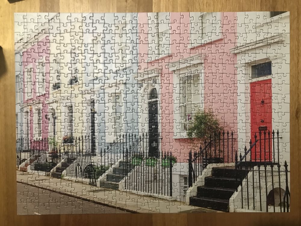 Colourful London Townhouses - Ravensburger puzzle collectible [Barcode 4005556169856] - Main Image 2