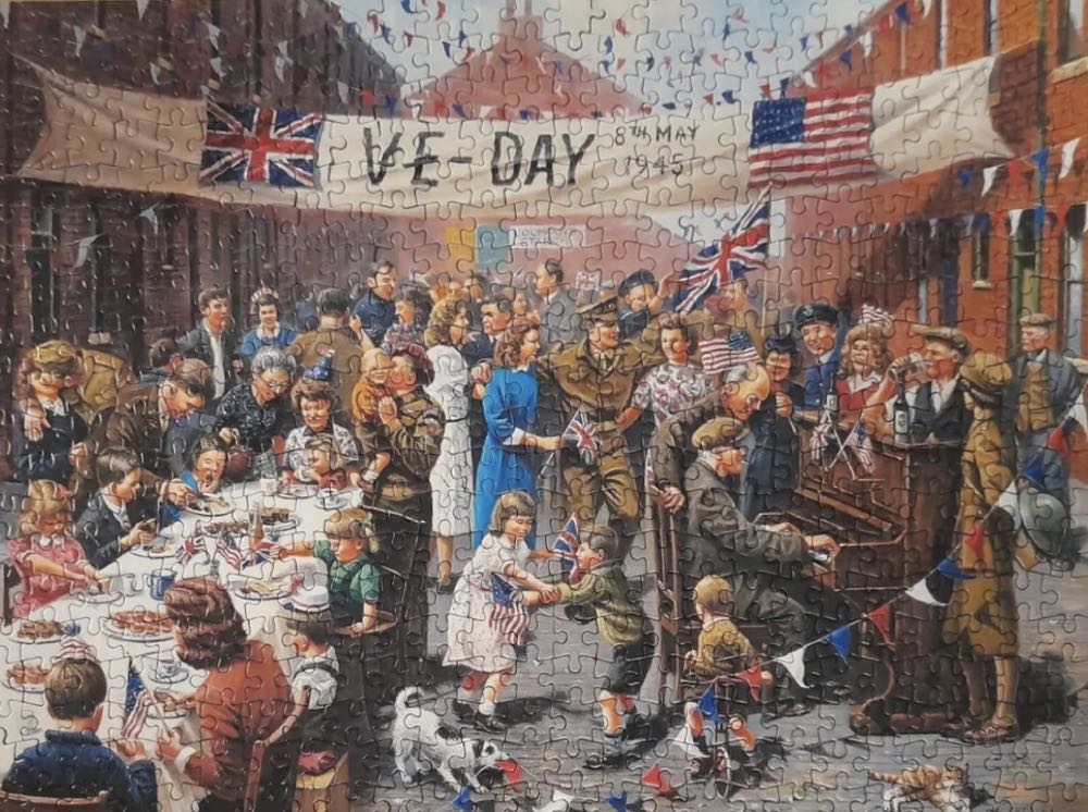 VE Day 500 - Gibsons puzzle collectible [Barcode 8784251699481] - Main Image 3