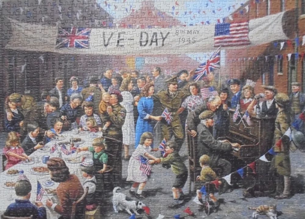 VE Day (1000) - Gibsons puzzle collectible [Barcode 5012269004786] - Main Image 4