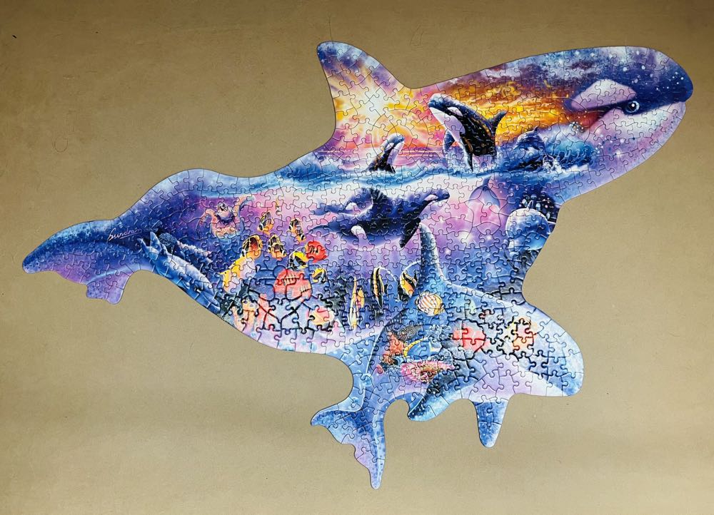 Orca Shaped Puzzle - Ceaco puzzle collectible [Barcode 021081241397] - Main Image 2