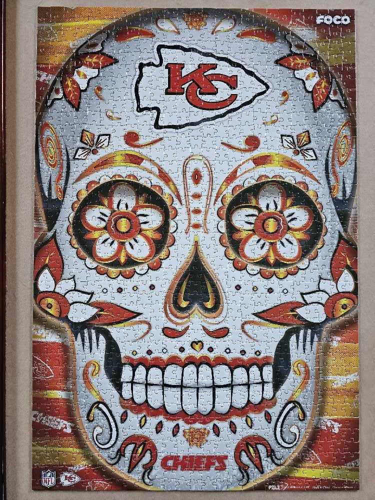 Kansas City Chiefs Sugar Skull - FOCO puzzle collectible [Barcode 195581169625] - Main Image 2