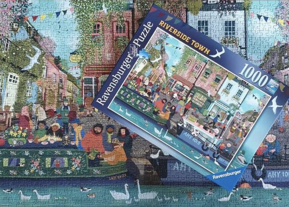 Riverside Town - Ravensburger puzzle collectible [Barcode 4005556175543] - Main Image 4