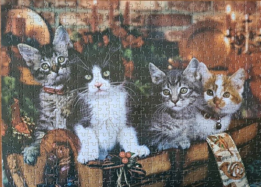Christmas Cats 🟦 - Not Listed puzzle collectible - Main Image 3