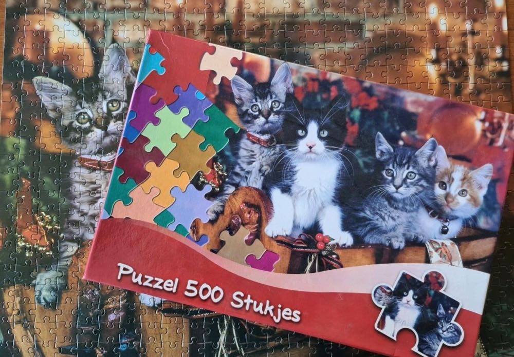 Christmas Cats 🟦 - Not Listed puzzle collectible - Main Image 4