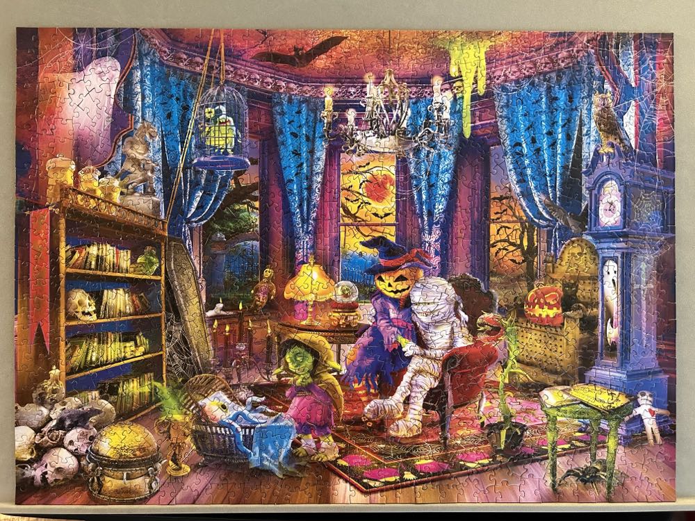 Halloween Surprise - MasterPieces puzzle collectible [Barcode 705988723353] - Main Image 2