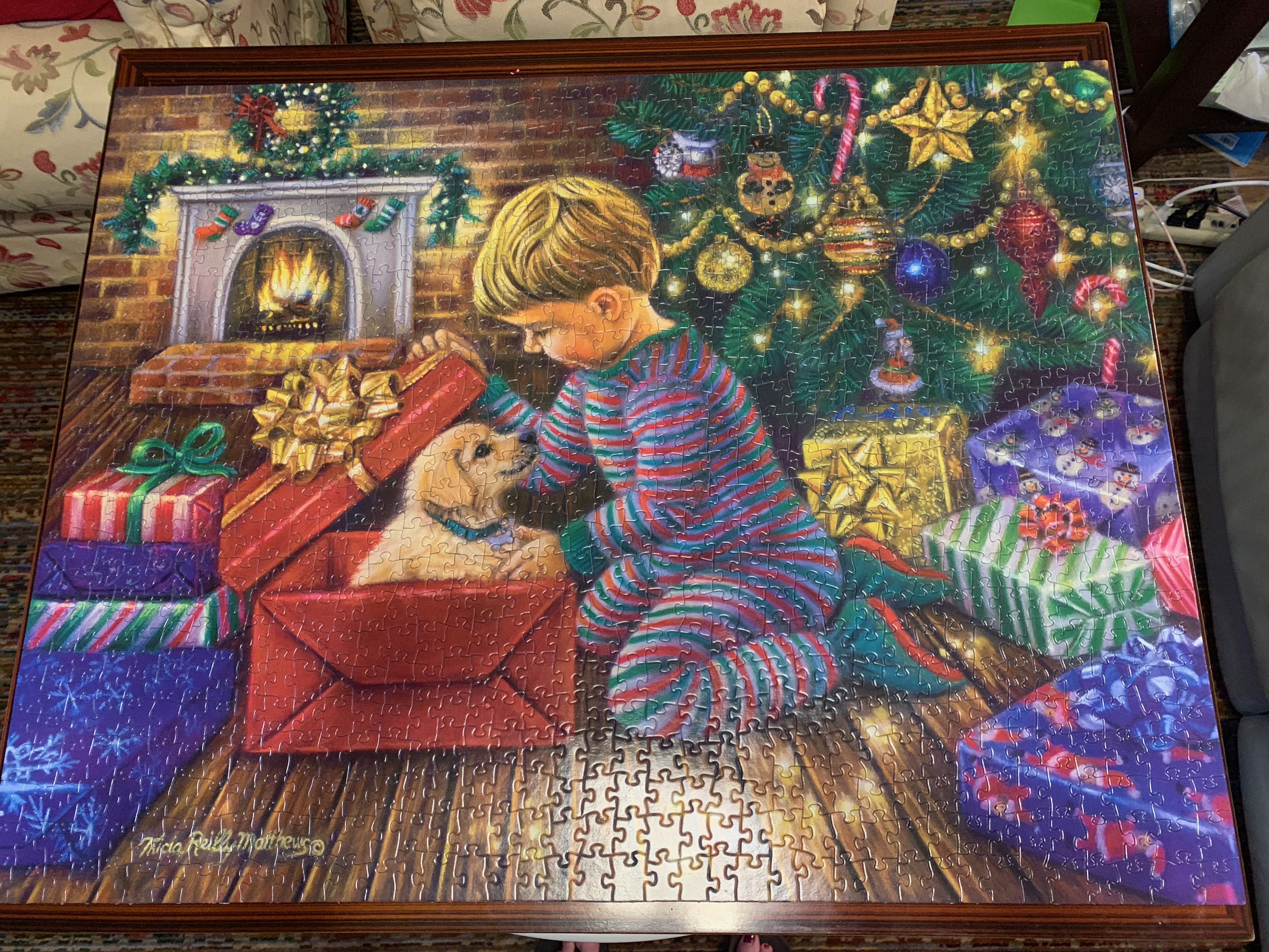 A Golden Christmas - SunsOut puzzle collectible [Barcode 796780358843] - Main Image 2