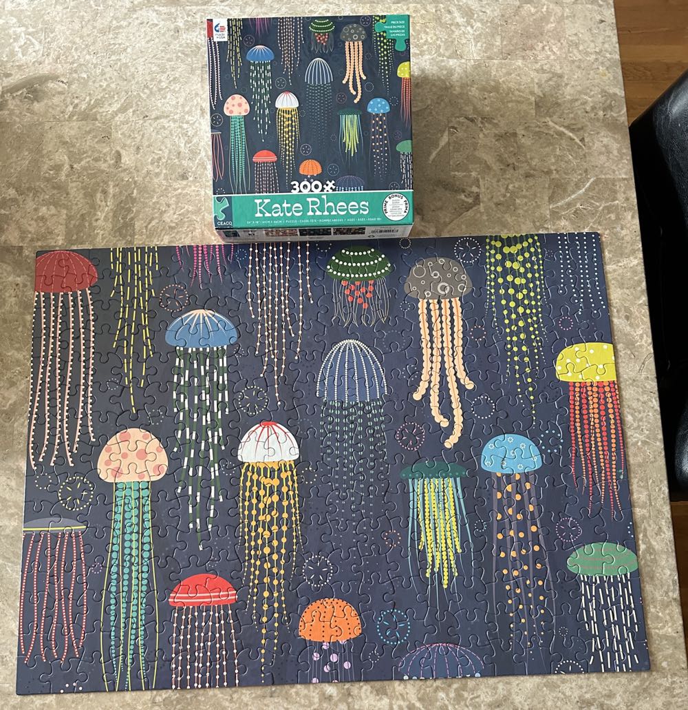 Jellyfish  - Ceaco puzzle collectible [Barcode 021081222587] - Main Image 2