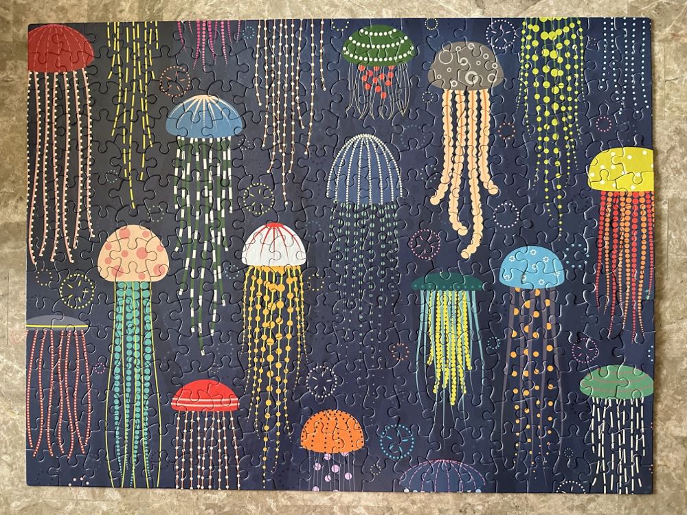 Jellyfish  - Ceaco puzzle collectible [Barcode 021081222587] - Main Image 3