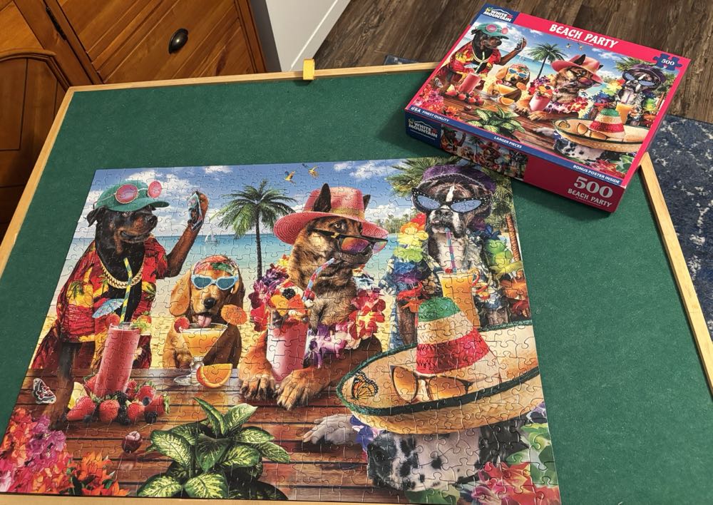 Beach Party  - White Mountain puzzle collectible [Barcode 724819266944] - Main Image 3