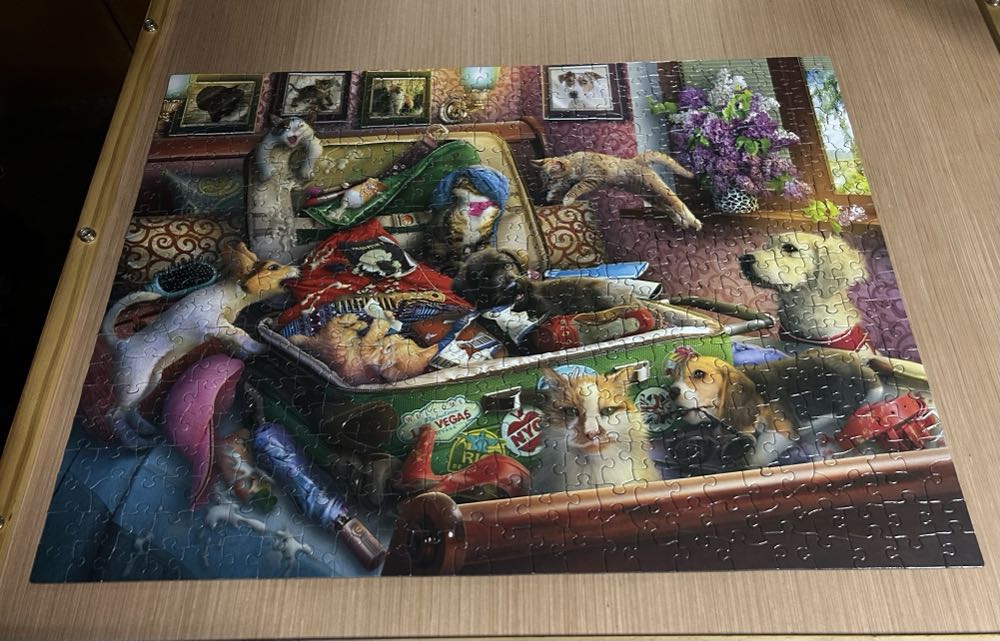 Paws Gone Wild - Traded To Mike Blue - White Mountain puzzle collectible [Barcode 724819266968] - Main Image 3