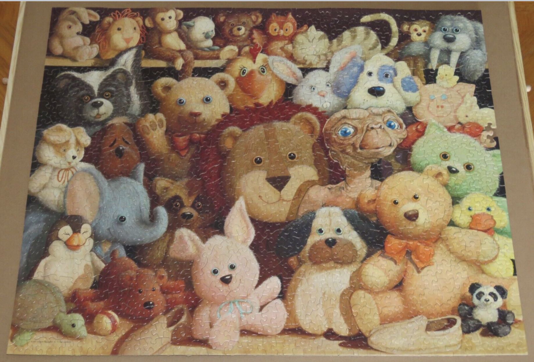 E.T. in Gredy’s Closet - Springbok puzzle collectible - Main Image 2