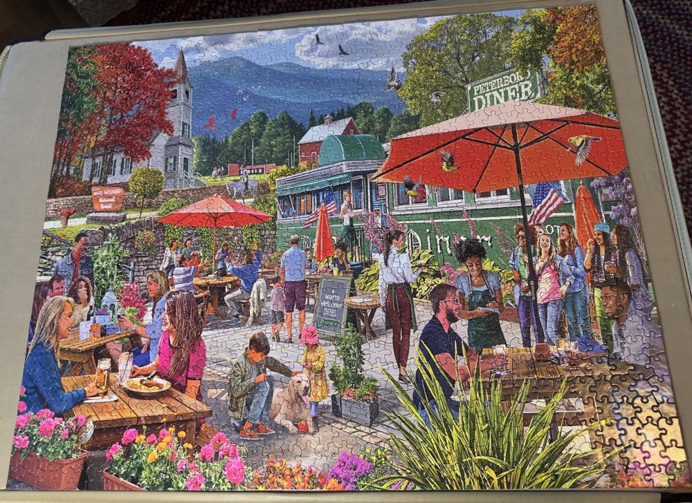 White Mountain Diner - White Mountain puzzle collectible [Barcode 724819267019] - Main Image 2