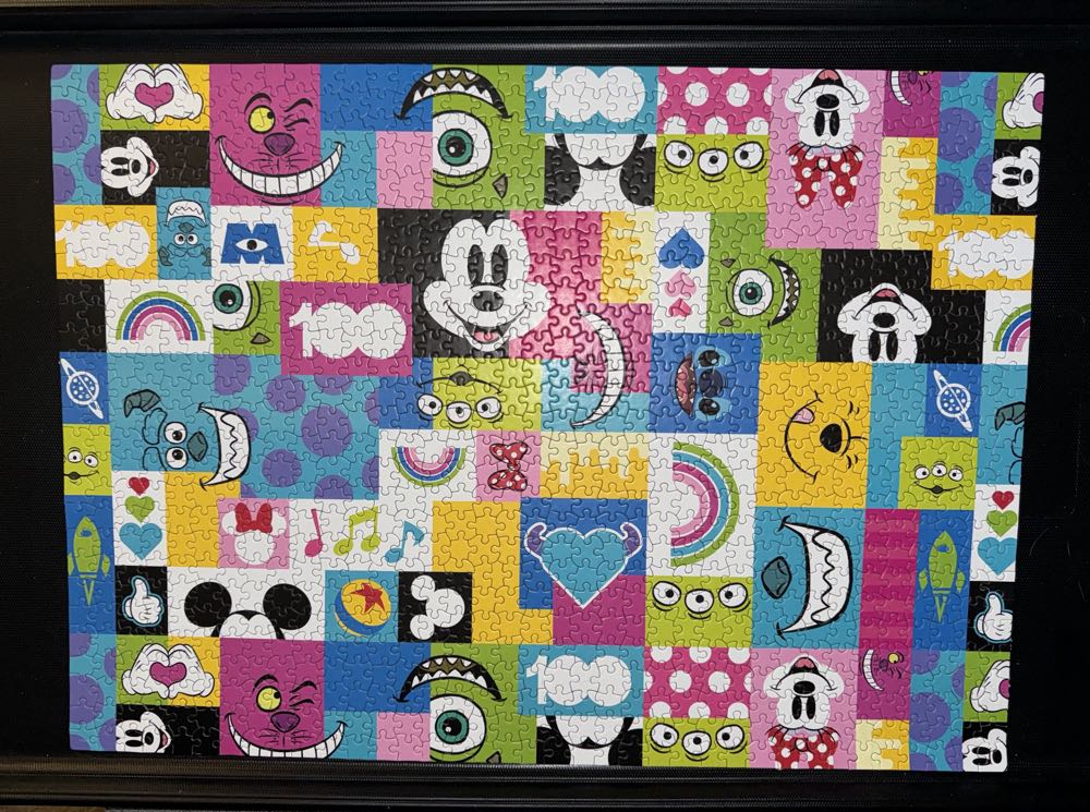 Disney: Big Smiles - Ceaco puzzle collectible [Barcode 021081333597] - Main Image 2