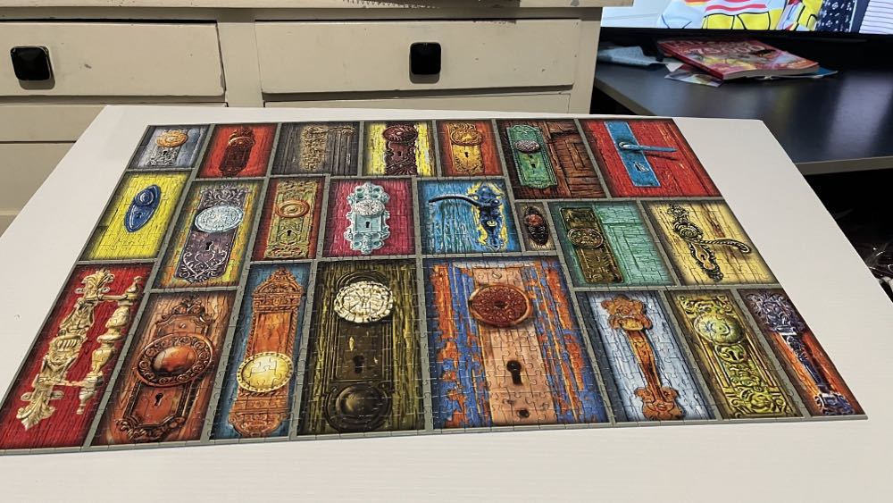 Antique Doorknobs - Ravensburger puzzle collectible [Barcode 4005556198634] - Main Image 4