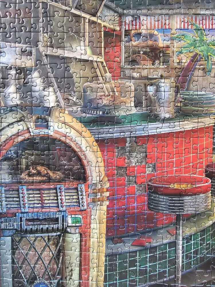 Abandoned : Decaying Diner (Jen) - Ravensburger puzzle collectible - Main Image 3