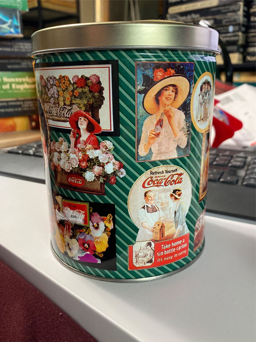 Advertisments 700 Piece Tin Coca Cola Vintage In New Sealed Jigsaw Advertisements  puzzle collectible [Barcode 756621100031] - Main Image 2