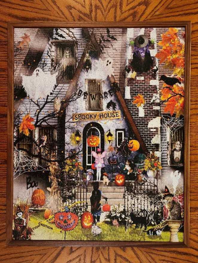 Spooky House - White Mountain puzzle collectible [Barcode 724819266678] - Main Image 2