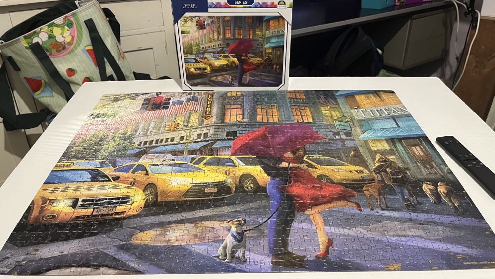 NYC kiss - Crown puzzle collectible [Barcode 9317762184031] - Main Image 3