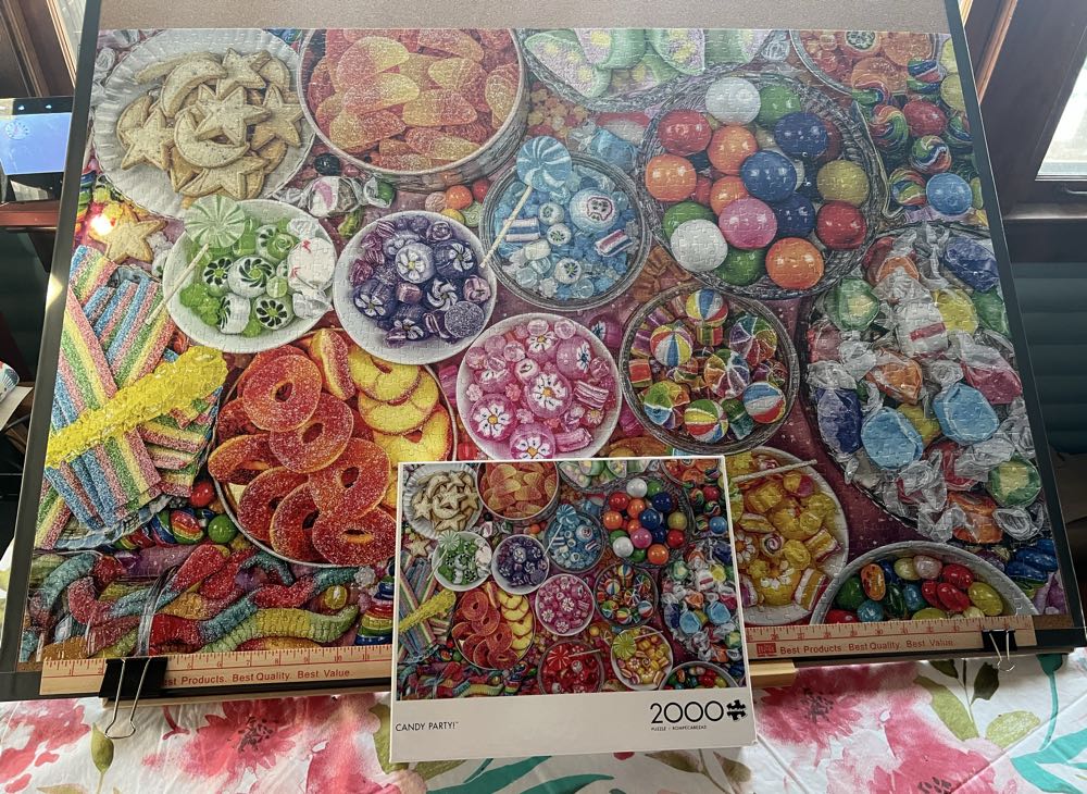 Candy Party! - Buffalo Games 🇺🇸 puzzle collectible [Barcode 079346023370] - Main Image 3
