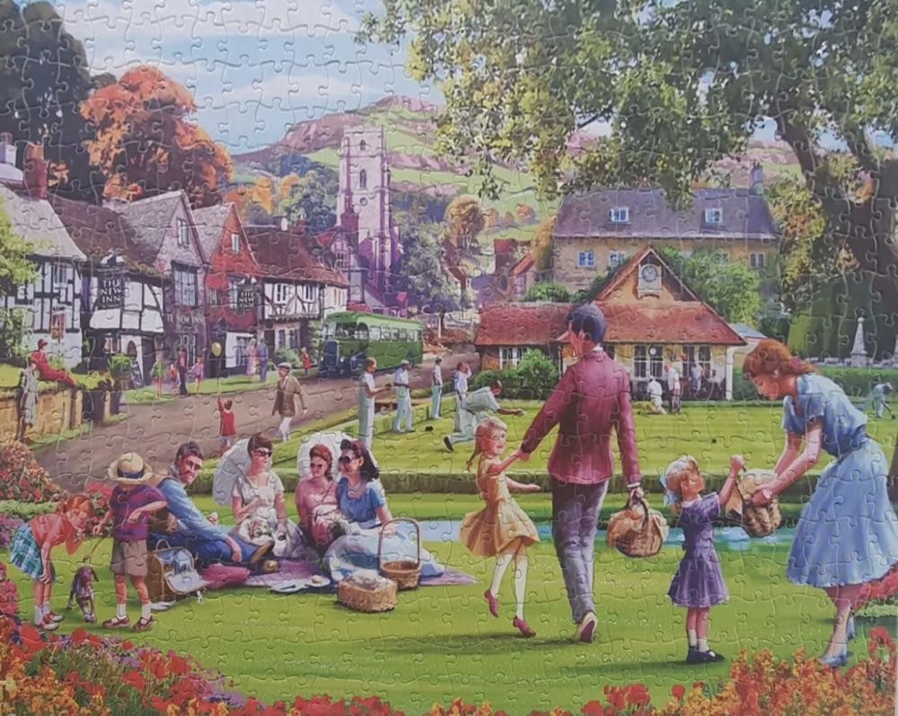 Picnic On The Green (📫Saskia Betaald 12-02-2026) - Gibsons puzzle collectible [Barcode 5012269035179] - Main Image 3