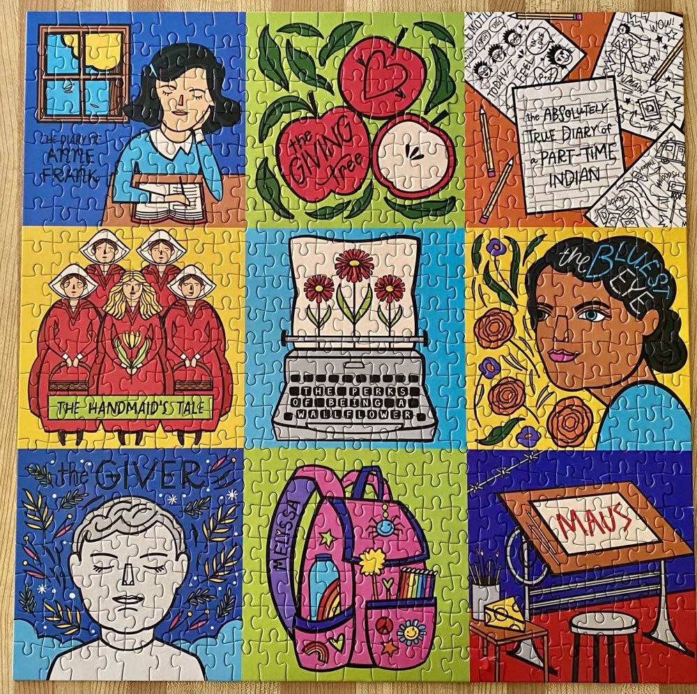 I Read Banned Books - Mudpuppy puzzle collectible [Barcode 9780735380288] - Main Image 2