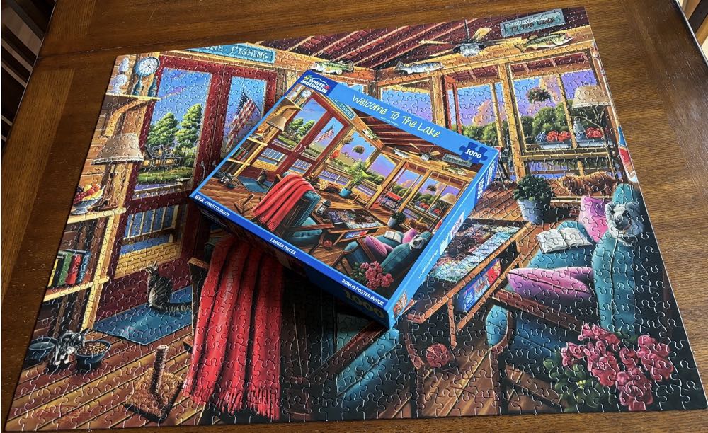 Welcome To The Lake - White Mountain puzzle collectible [Barcode 724819267057] - Main Image 3