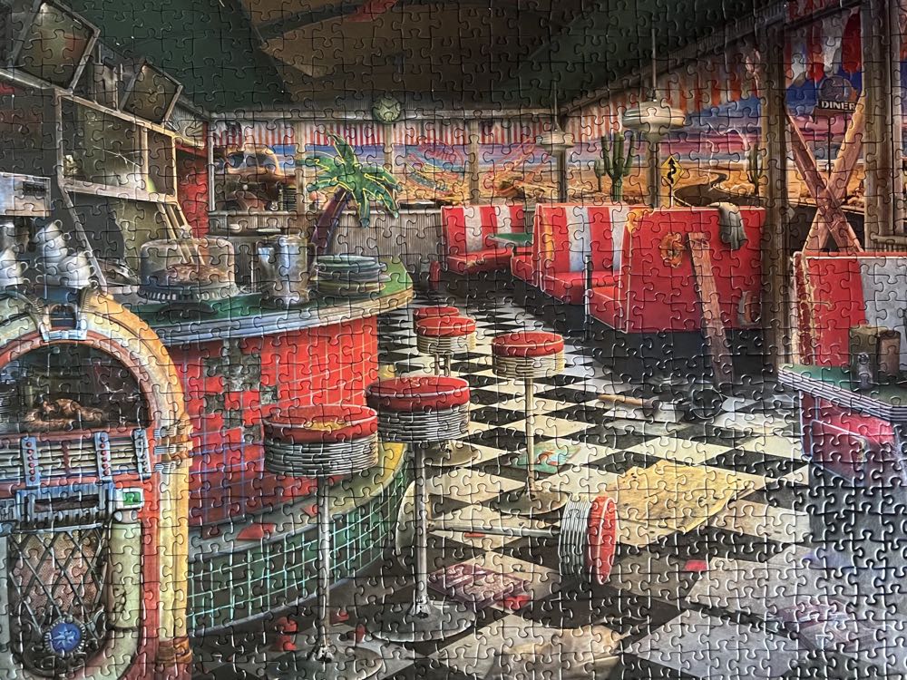 Abandoned: Decaying Diner - Ravensburger Abandoned Series puzzle collectible [Barcode 4005556175093] - Main Image 2