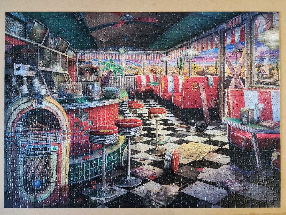 Abandoned: Decaying Diner - Ravensburger Abandoned Series puzzle collectible [Barcode 4005556175093] - Main Image 3