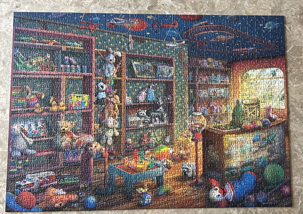 Abandoned: Tattered Toy Store - Ravensburger puzzle collectible [Barcode 4005556175086] - Main Image 3